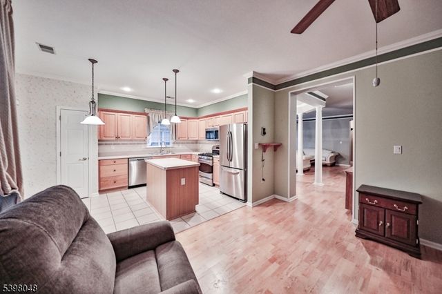 107 Kensington Cir, White Twp., NJ 07823