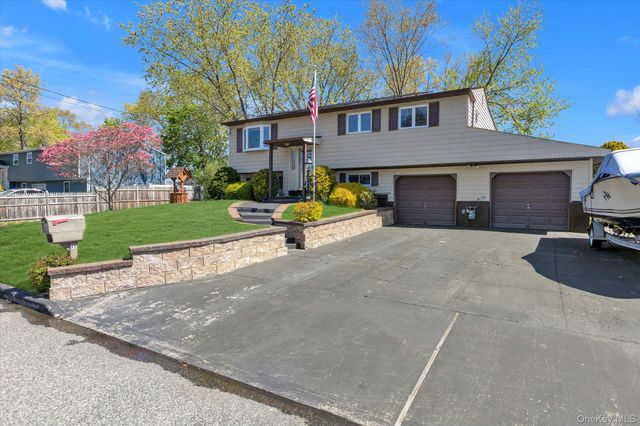 25 Deville Drive, Selden, NY 11784