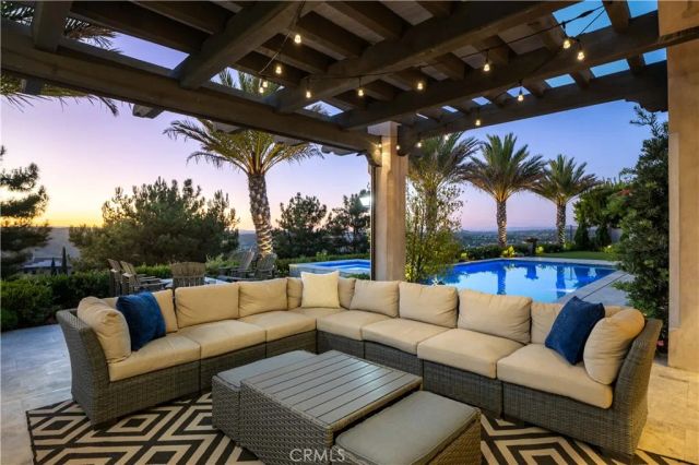 2 Thomas Road, Ladera Ranch, CA 92694