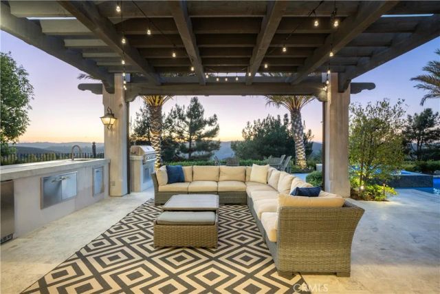 2 Thomas Road, Ladera Ranch, CA 92694