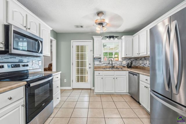 209 Duke Lane, Kathleen, GA 31047