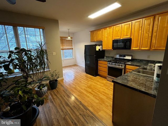 106 COUNTRY LN, Morgantown, PA 19543