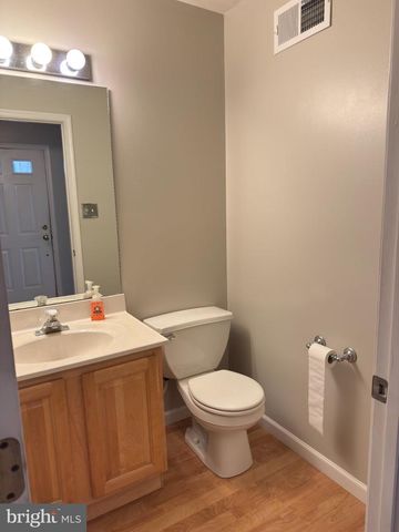 106 COUNTRY LN, Morgantown, PA 19543