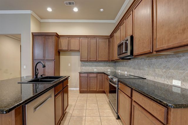 9601 Ravenwood Drive, Denton, TX 76207