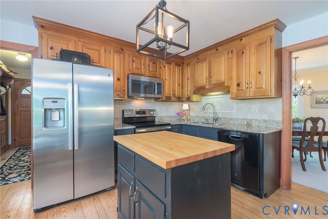 7842 Lakeforest Dr, North Chesterfield, VA 23235