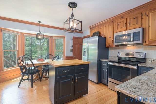 7842 Lakeforest Dr, North Chesterfield, VA 23235