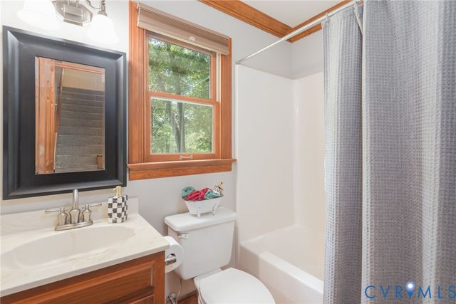 7842 Lakeforest Dr, North Chesterfield, VA 23235