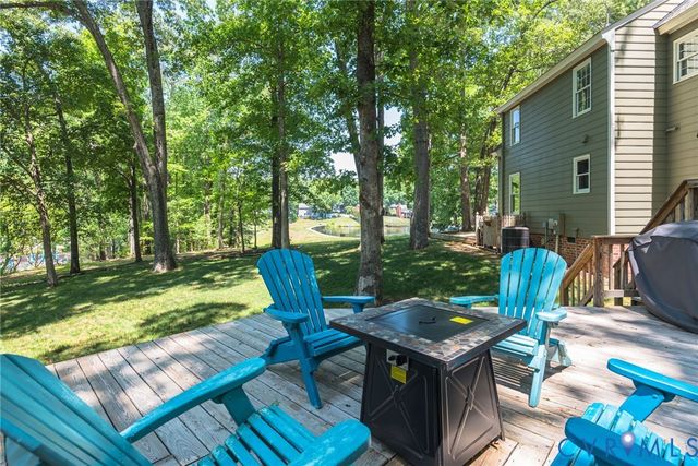 7842 Lakeforest Dr, North Chesterfield, VA 23235