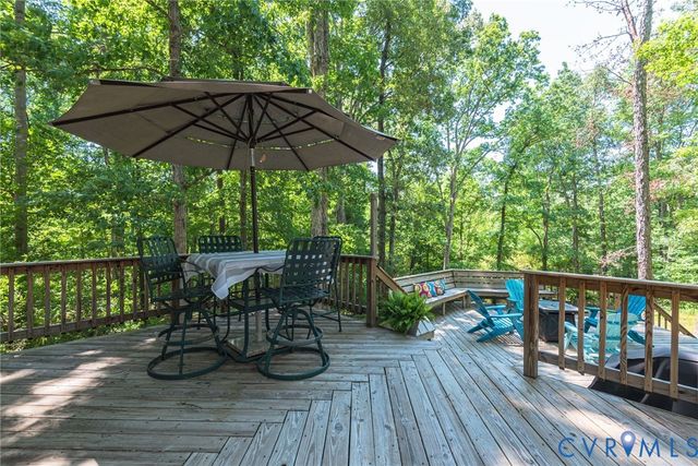 7842 Lakeforest Dr, North Chesterfield, VA 23235
