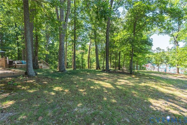 7842 Lakeforest Dr, North Chesterfield, VA 23235