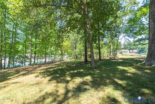 7842 Lakeforest Dr, North Chesterfield, VA 23235