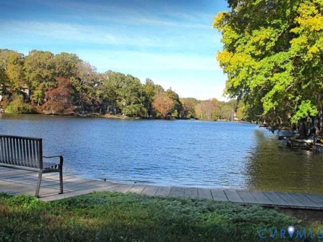 7842 Lakeforest Dr, North Chesterfield, VA 23235