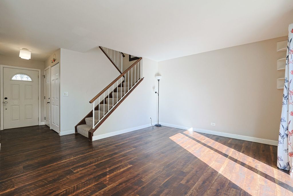 485 Esselen Court 16, Carol Stream, IL 60188 — photo 4