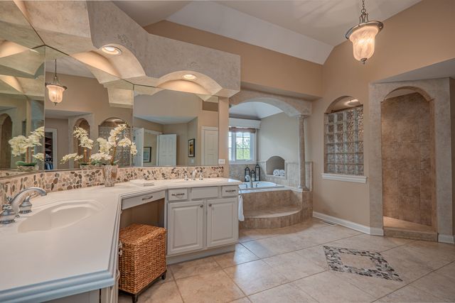 0S140 N MATHEWSON Lane, Geneva, IL 60134