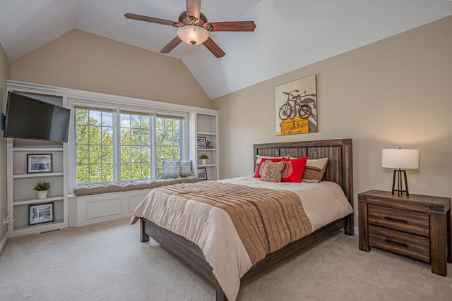 0S140 N MATHEWSON Lane, Geneva, IL 60134