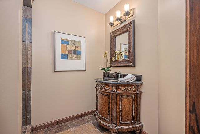0S140 N MATHEWSON Lane, Geneva, IL 60134