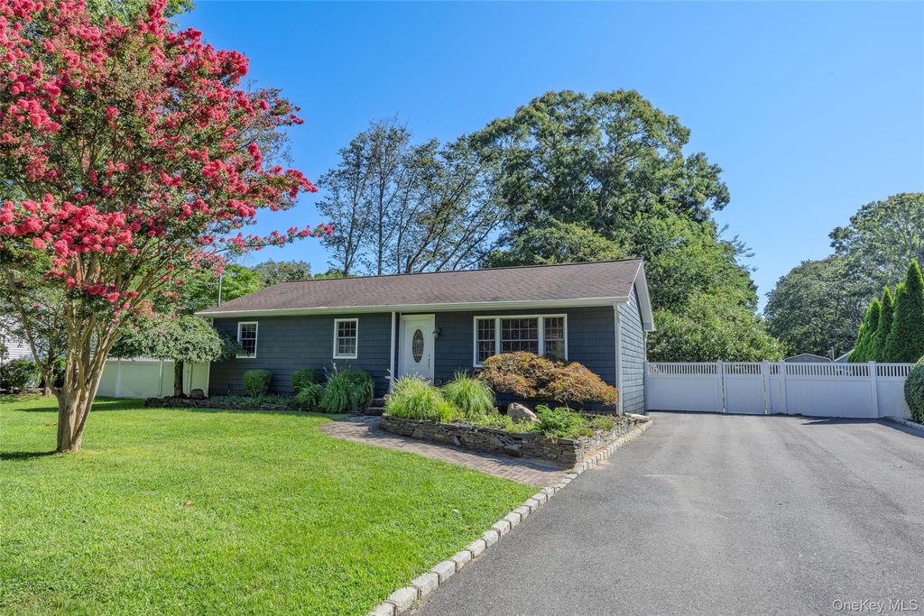 45 Marbeth Circle, Miller Place, NY 11764 — photo 3