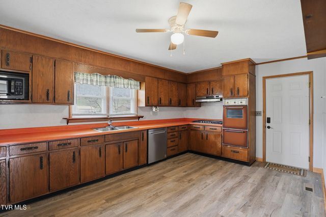 802 Stanley Valley Road, Rogersville, TN 37857