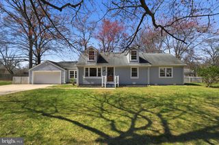 8804 OAK LEAF DR, Alexandria, VA 22309