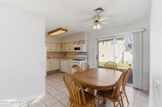 7 Nebraska Drive 153, Matawan, NJ 07747