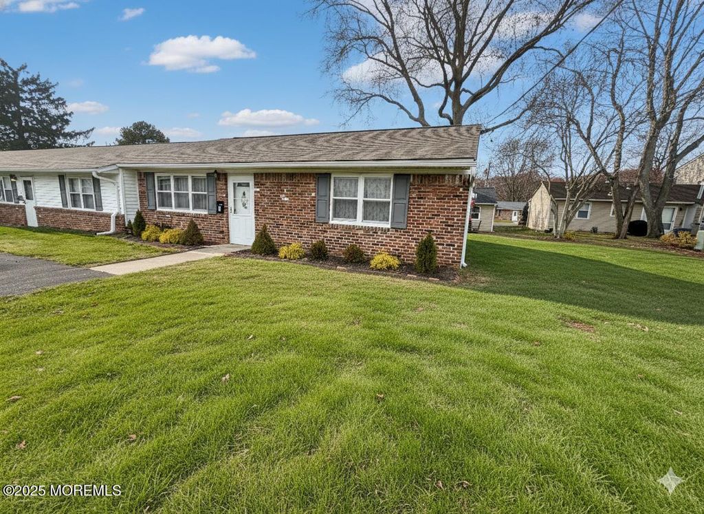 7 Nebraska Drive 153, Matawan, NJ 07747