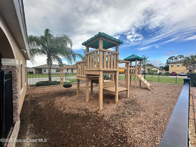 939 Remington Green Drive SE, Palm Bay, FL 32909