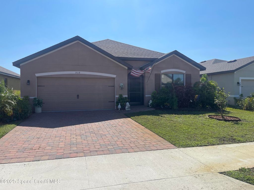 939 Remington Green Drive SE, Palm Bay, FL 32909