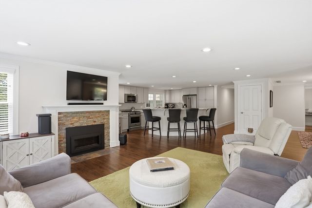 196 Foster St, Littleton, MA 01460