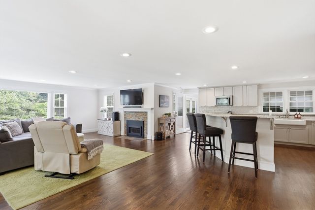 196 Foster St, Littleton, MA 01460