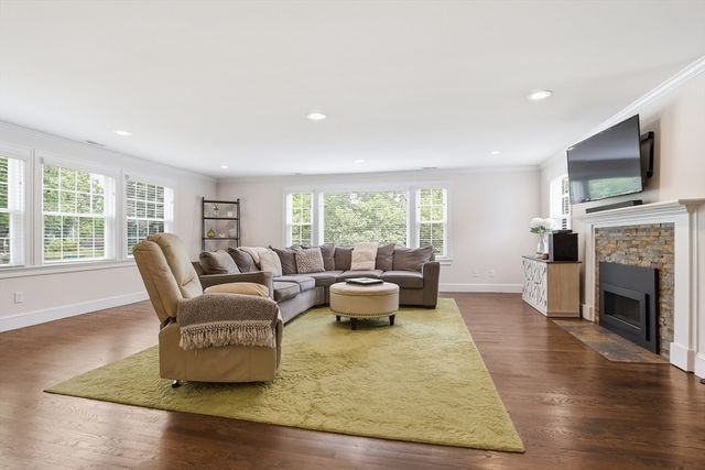 196 Foster St, Littleton, MA 01460