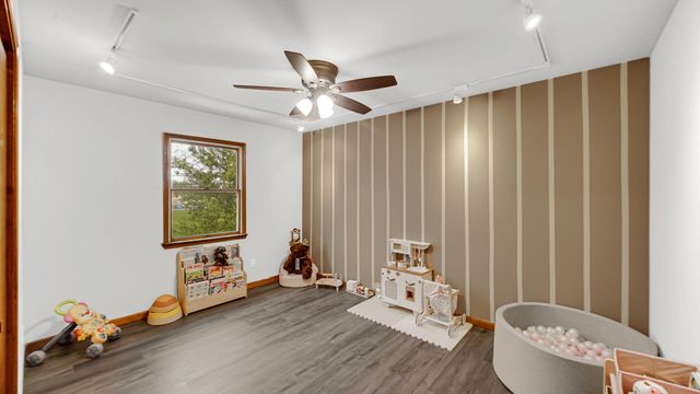 800 W 10th Street, Hobart, IN 46342