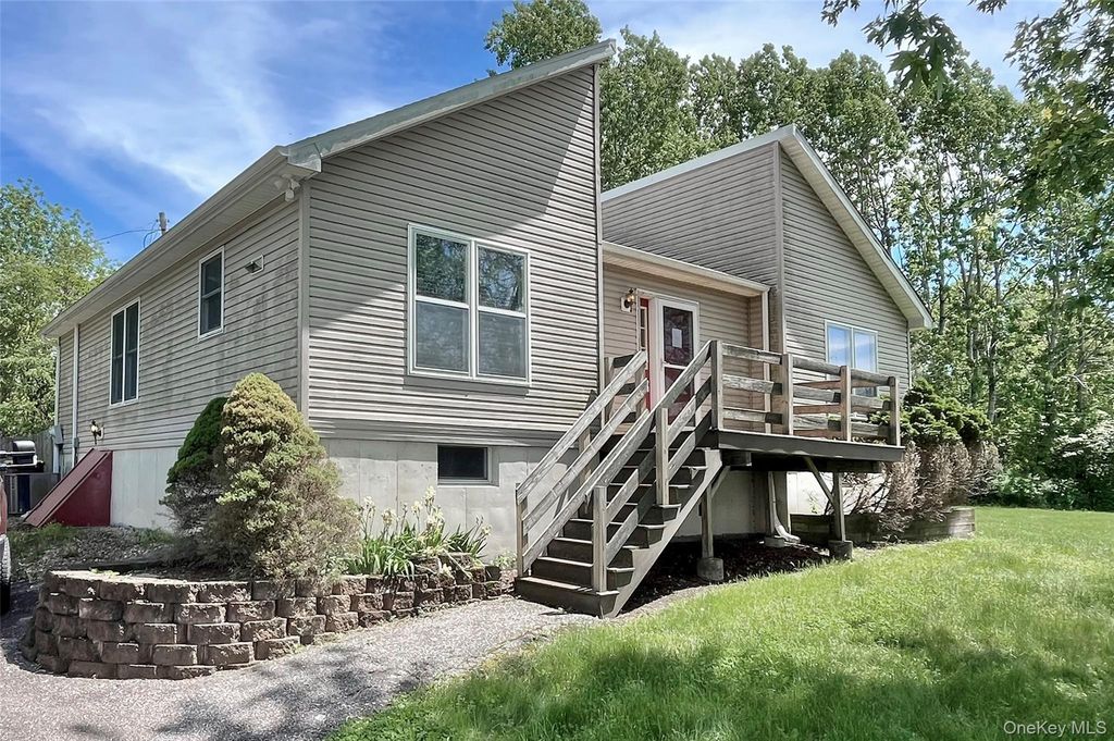 98 Oil City Road, Pine Island, NY 10969