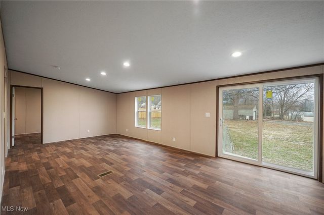 541 Lincoln Avenue, Struthers, OH 44471