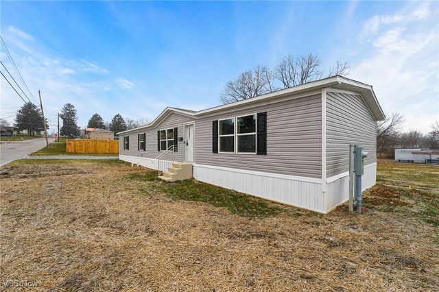 541 Lincoln Avenue, Struthers, OH 44471