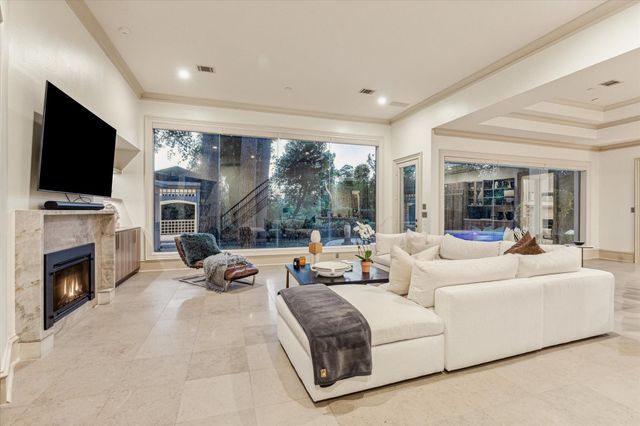 918 Huntington Cove, Houston, TX 77063