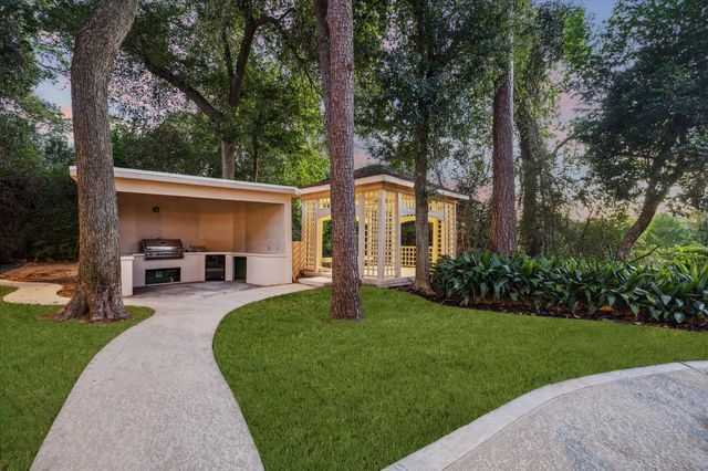 918 Huntington Cove, Houston, TX 77063