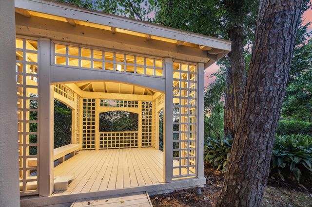 918 Huntington Cove, Houston, TX 77063