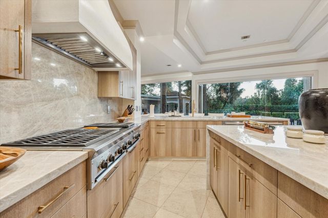 918 Huntington Cove, Houston, TX 77063