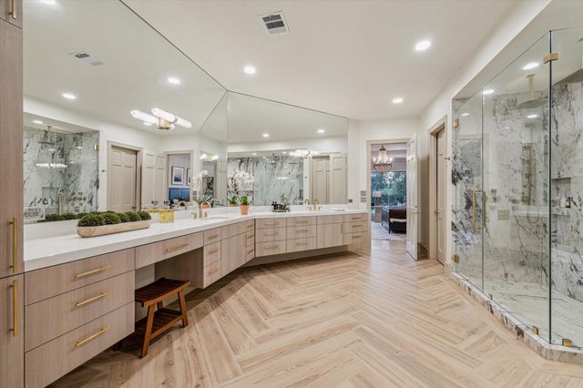 918 Huntington Cove, Houston, TX 77063