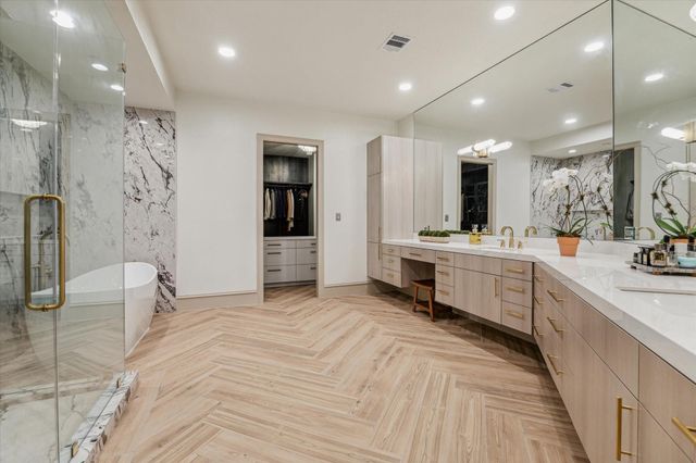 918 Huntington Cove, Houston, TX 77063