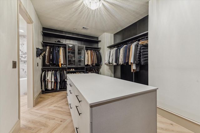 918 Huntington Cove, Houston, TX 77063