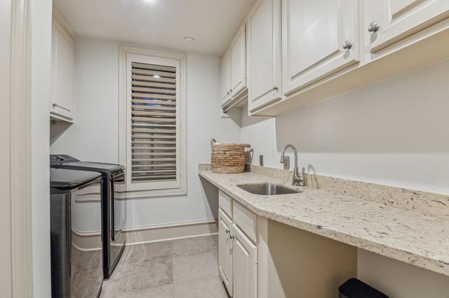 918 Huntington Cove, Houston, TX 77063