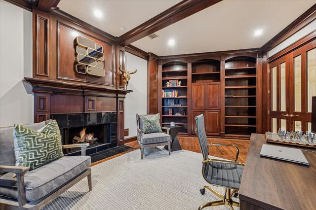 918 Huntington Cove, Houston, TX 77063