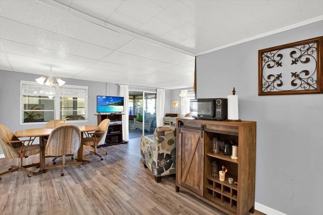 7880 54TH AVENUE N 17, St Petersburg, FL 33709