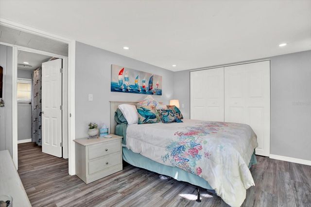 7880 54TH AVENUE N 17, St Petersburg, FL 33709