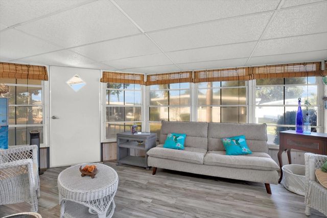 7880 54TH AVENUE N 17, St Petersburg, FL 33709