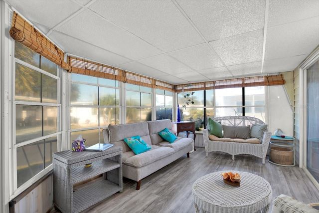 7880 54TH AVENUE N 17, St Petersburg, FL 33709