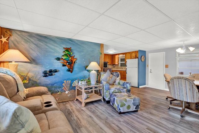 7880 54TH AVENUE N 17, St Petersburg, FL 33709