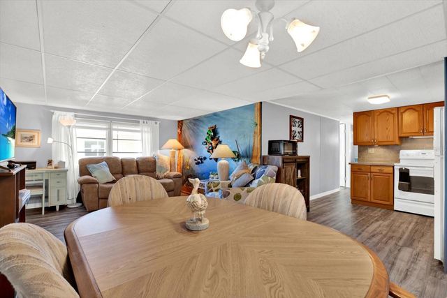 7880 54TH AVENUE N 17, St Petersburg, FL 33709