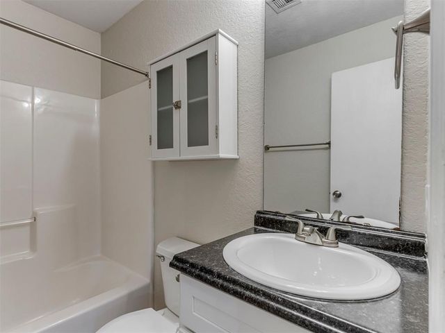 920 Periwinkle Drive, Yukon, OK 73099